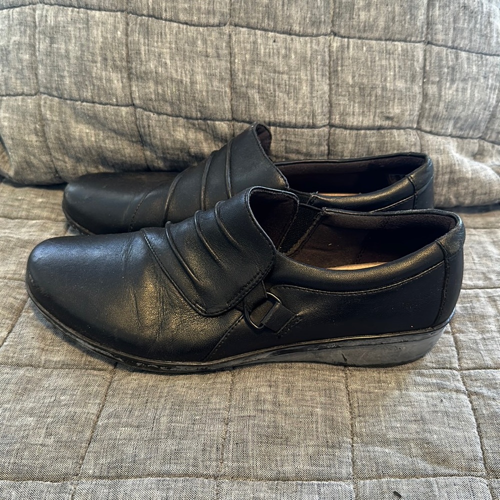 Clarks slip on cushion sole shoes